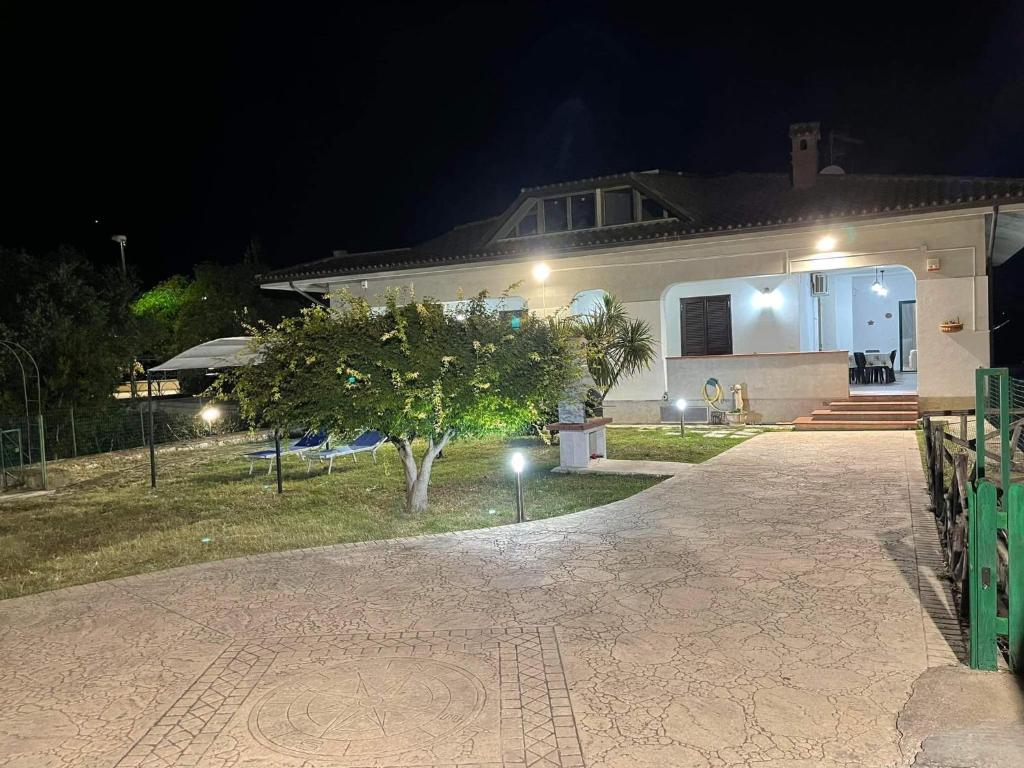 Villa Lidia & Attico degli artisti, free pets , giardino recintato e attrezzato